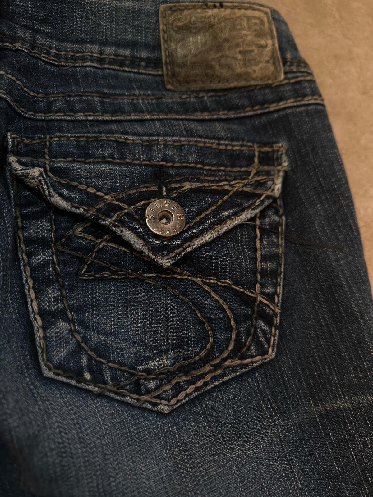 Silver Jeans Co. Suki Surplus W25 L31 Bootcut Jeans Y2K Dark Wash
