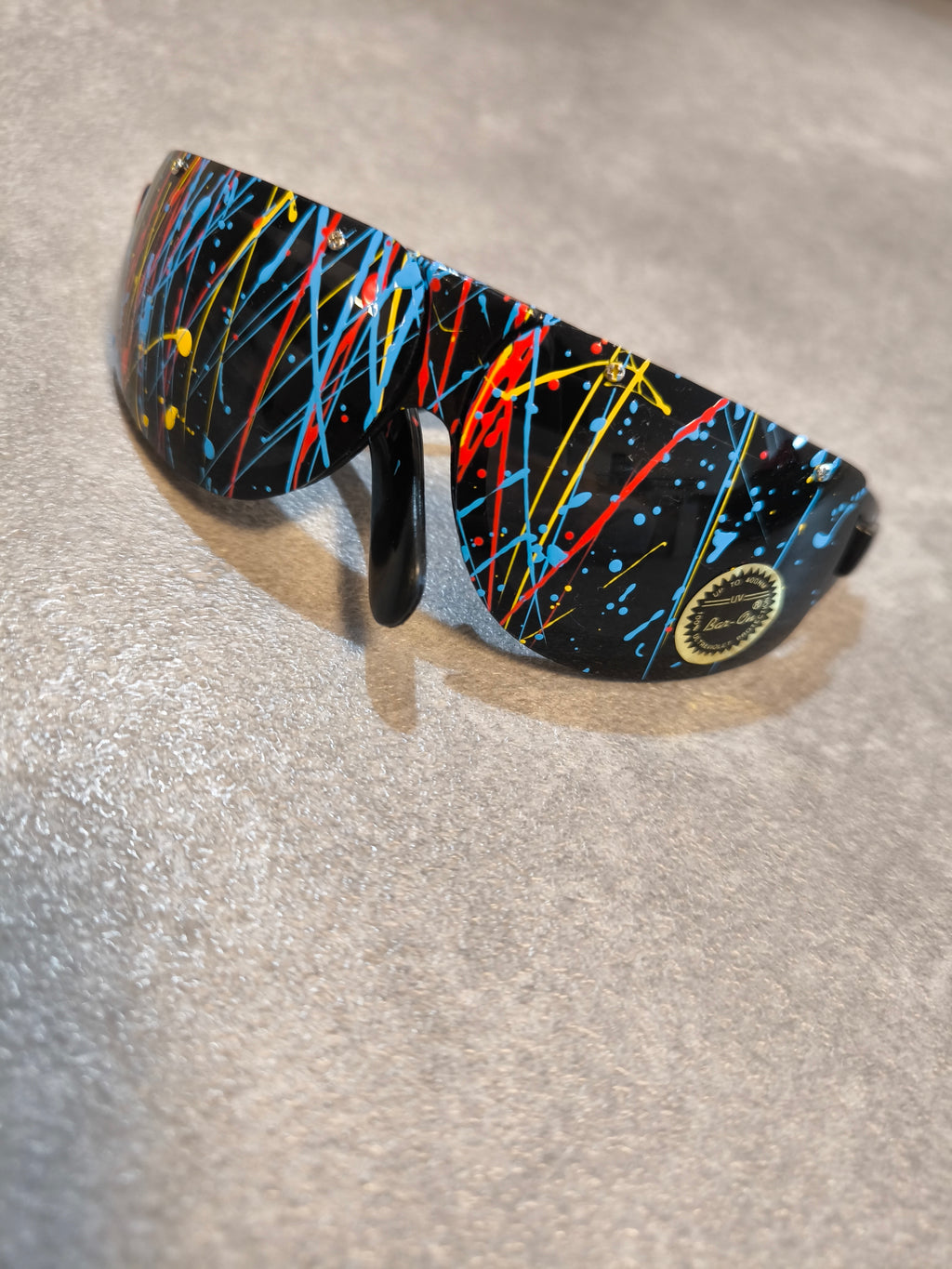 Y2K Shield Sonnenbrille Schwarz Paint Splatter Retro 2000s UV400