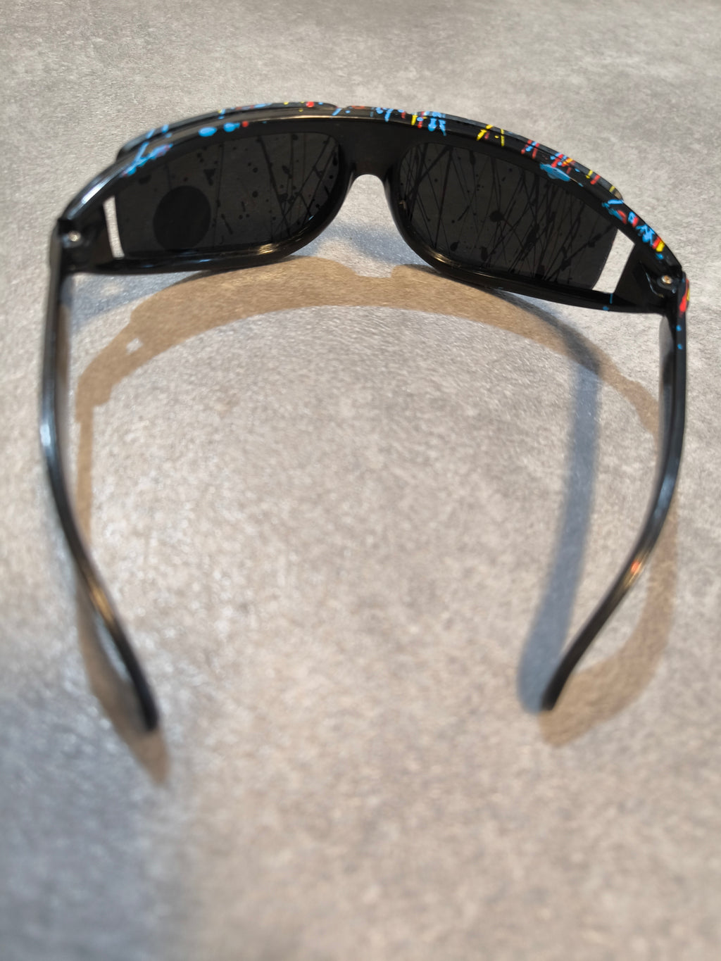 Y2K Shield Sonnenbrille Schwarz Paint Splatter Retro 2000s UV400