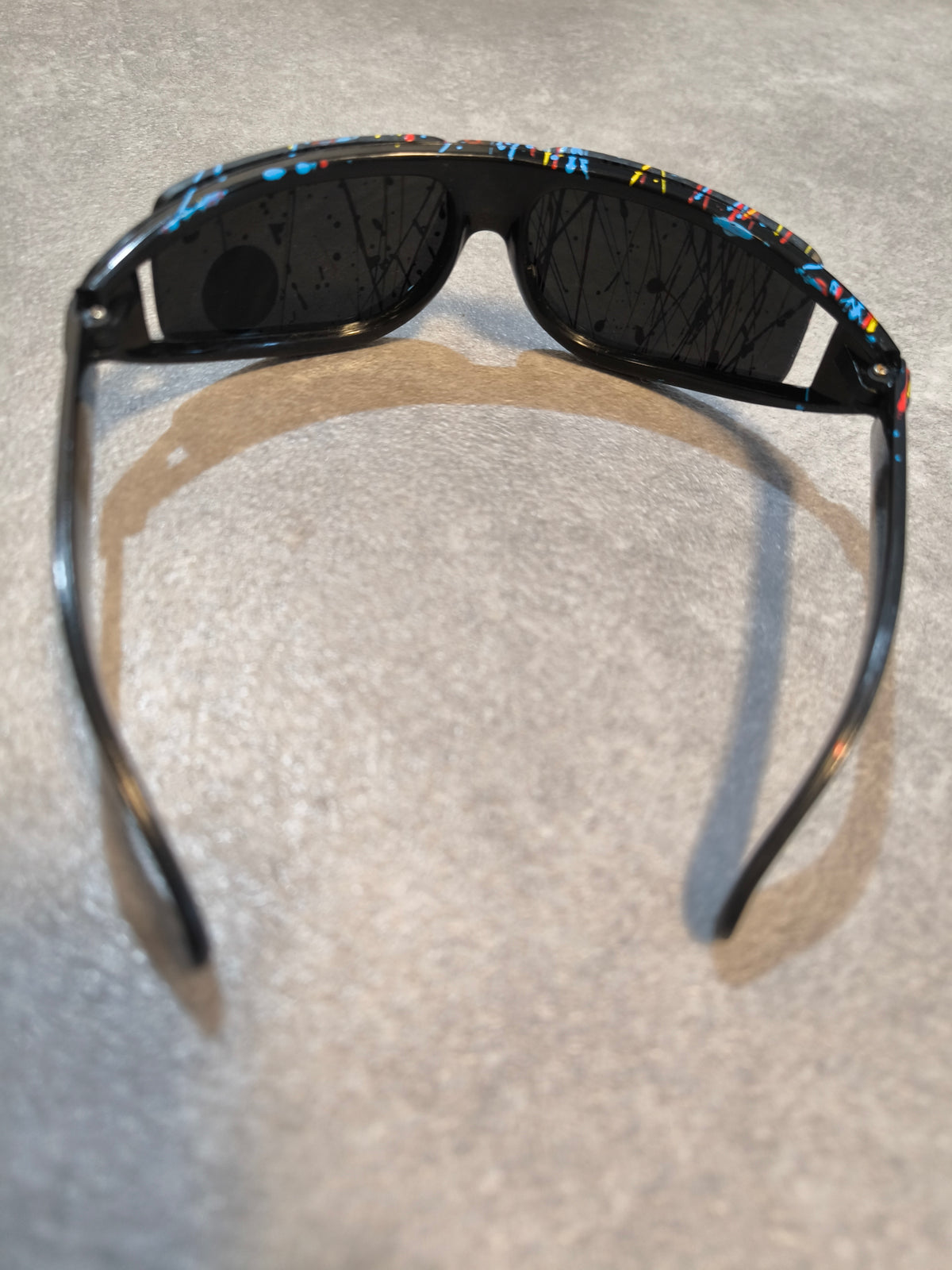 Y2K Shield Sonnenbrille Schwarz Paint Splatter Retro 2000s UV400