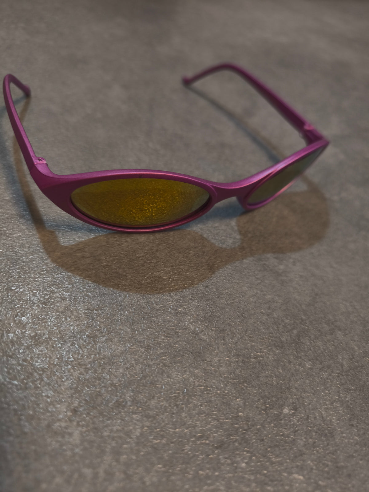 Y2K Sonnenbrille Pink Lila Oval Gold verspiegelt Retro 2000s